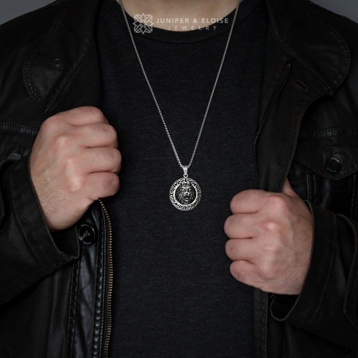Men's 925 Silver Embossed Wolf pendant necklace