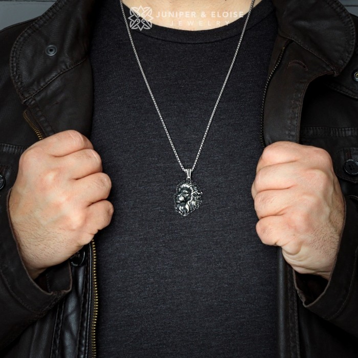 925 Silver Lion Pendant Necklace with Black Zircon